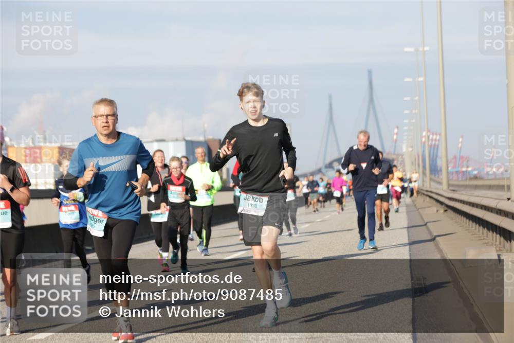 03.10.2025 - Köhlbrandbrückenlauf Jannik Wohlers http://msf.ph/oto/9087485 03.10.2025 09:57:42 Position 3 10, 1933 meine-sportfotos.de