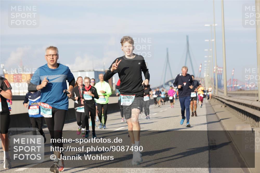03.10.2025 - Köhlbrandbrückenlauf Jannik Wohlers http://msf.ph/oto/9087490 03.10.2025 09:57:42 Position 3 685, 1933 meine-sportfotos.de