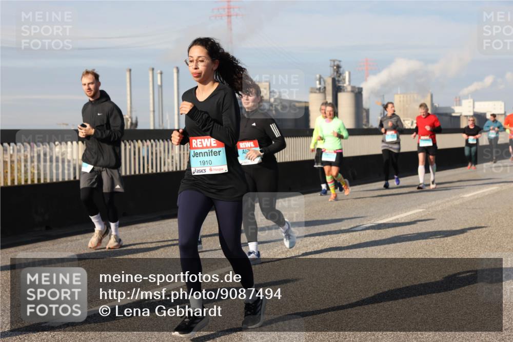 03.10.2025 - Köhlbrandbrückenlauf Lena Gebhardt http://msf.ph/oto/9087494 03.10.2025 10:06:22 Position 2 1910 meine-sportfotos.de