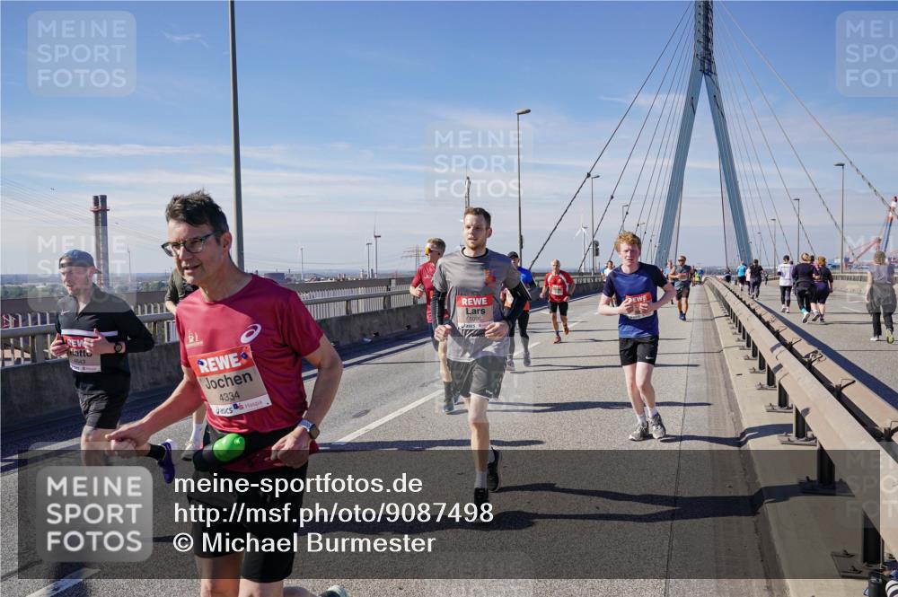 03.10.2025 - Köhlbrandbrückenlauf Michael Burmester http://msf.ph/oto/9087498 03.10.2025 12:44:06 Position 2 4643, 4334, 5096 meine-sportfotos.de