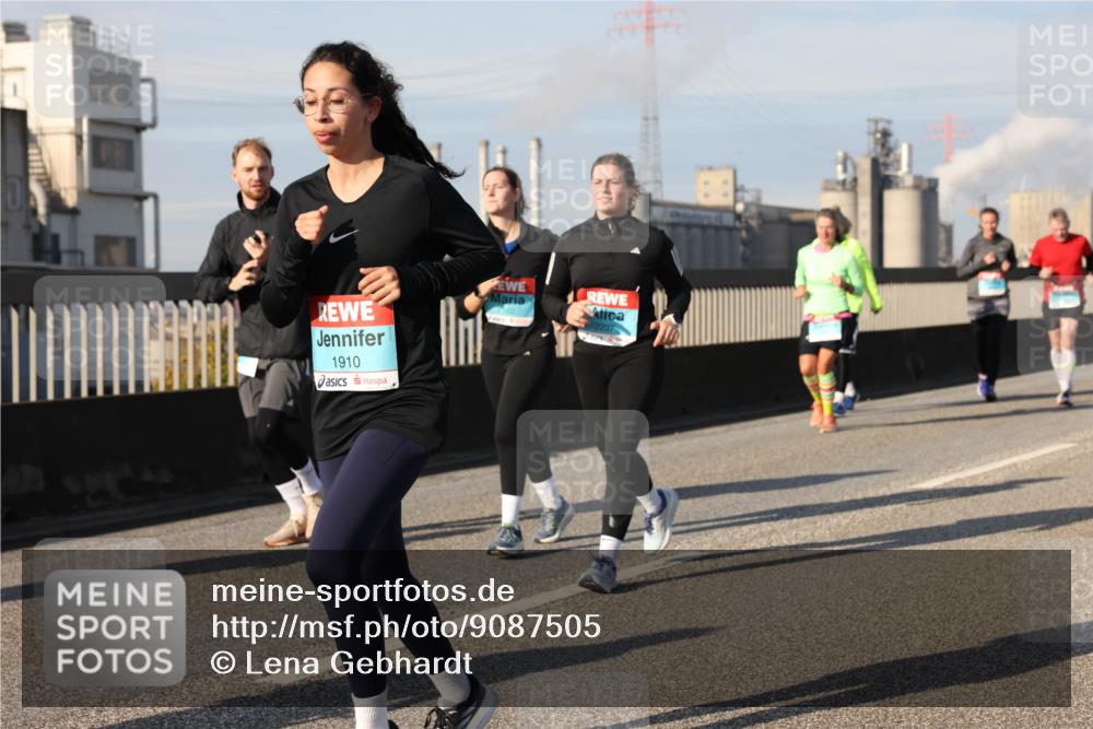 03.10.2025 - Köhlbrandbrückenlauf Lena Gebhardt http://msf.ph/oto/9087505 03.10.2025 10:06:23 Position 2 1910, 2237 meine-sportfotos.de