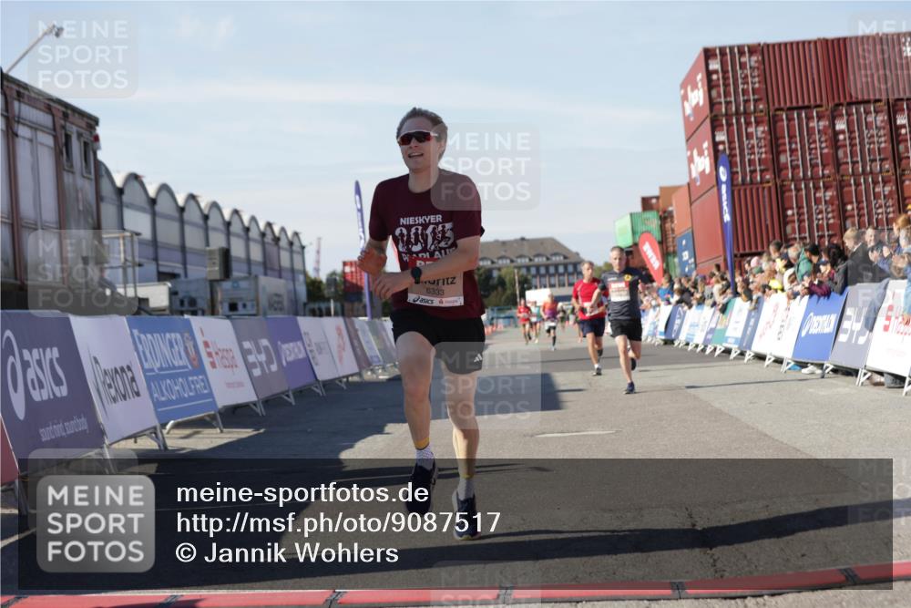03.10.2025 - Köhlbrandbrückenlauf Jannik Wohlers http://msf.ph/oto/9087517 03.10.2025 12:53:15 Ziel 4142, 5786, 6333 meine-sportfotos.de