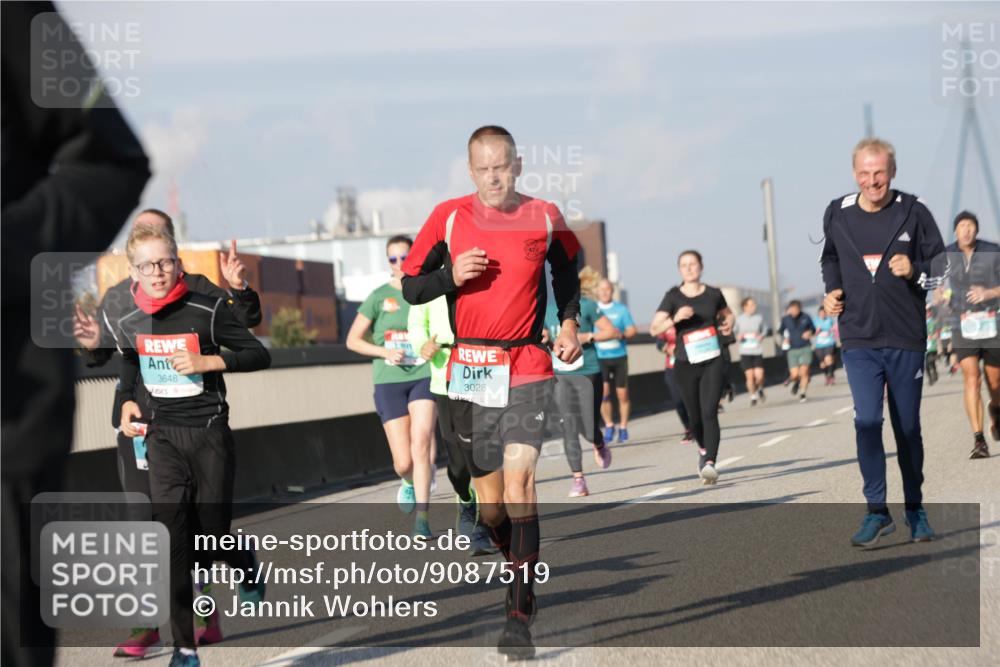 03.10.2025 - Köhlbrandbrückenlauf Jannik Wohlers http://msf.ph/oto/9087519 03.10.2025 09:57:44 Position 3 3648, 3028 meine-sportfotos.de