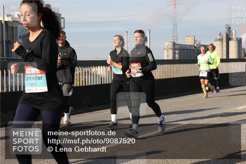 03.10.2025 - Köhlbrandbrückenlauf Lena Gebhardt http://msf.ph/oto/9087520 03.10.2025 10:06:23 Position 2 1910, 2162 meine-sportfotos.de