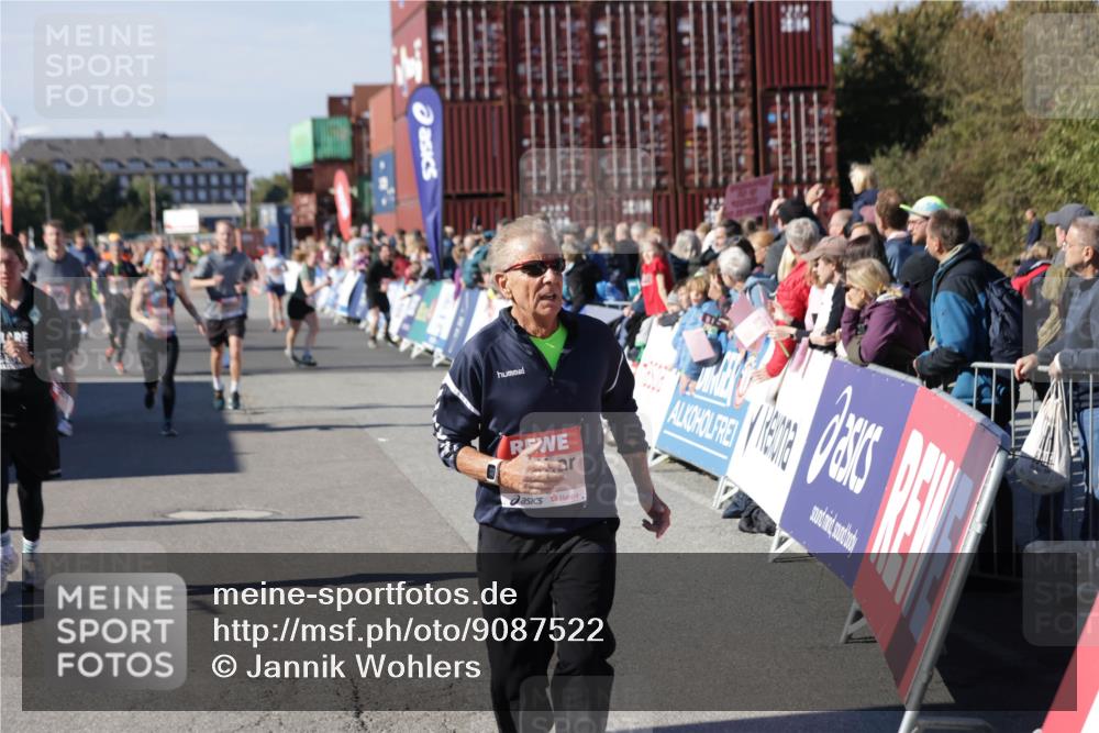 03.10.2025 - Köhlbrandbrückenlauf Jannik Wohlers http://msf.ph/oto/9087522 03.10.2025 13:19:05 Ziel 4143, 4630, 4631, 4632, 4676, 4816, 4876, 4889, 5027, 5304, 5449, 5858, 5974, 6088, 6117, 6127, 6267, 6475, 6573, 6795 meine-sportfotos.de