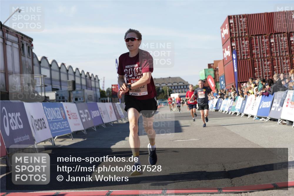 03.10.2025 - Köhlbrandbrückenlauf Jannik Wohlers http://msf.ph/oto/9087528 03.10.2025 12:53:15 Ziel 4142, 5786, 6333 meine-sportfotos.de