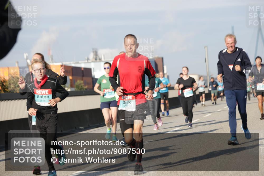 03.10.2025 - Köhlbrandbrückenlauf Jannik Wohlers http://msf.ph/oto/9087530 03.10.2025 09:57:45 Position 3 3648, 3028, 47 meine-sportfotos.de