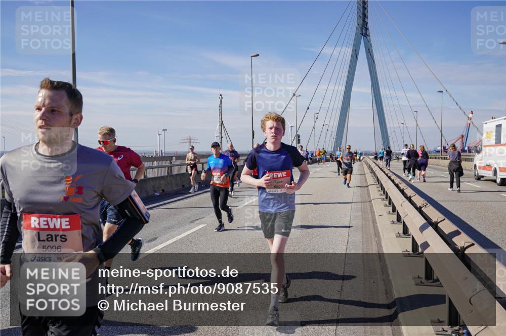 03.10.2025 - Köhlbrandbrückenlauf Michael Burmester http://msf.ph/oto/9087535 03.10.2025 12:44:07 Position 2 5096, 6803 meine-sportfotos.de