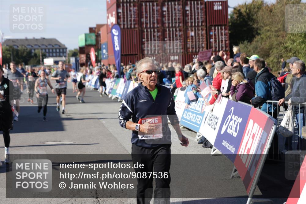 03.10.2025 - Köhlbrandbrückenlauf Jannik Wohlers http://msf.ph/oto/9087536 03.10.2025 13:19:05 Ziel 4143, 4630, 4631, 4632, 4676, 4816, 4876, 4889, 5027, 5304, 5449, 5858, 5974, 6088, 6117, 6127, 6267, 6475, 6573, 6795 meine-sportfotos.de