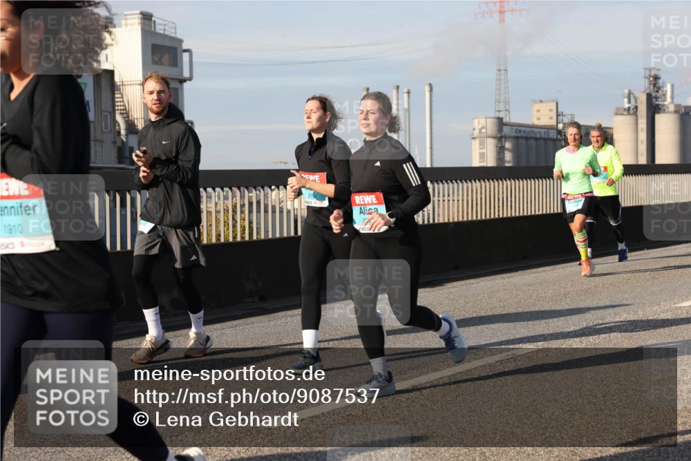 03.10.2025 - Köhlbrandbrückenlauf Lena Gebhardt http://msf.ph/oto/9087537 03.10.2025 10:06:23 Position 2 1910, 2162 meine-sportfotos.de