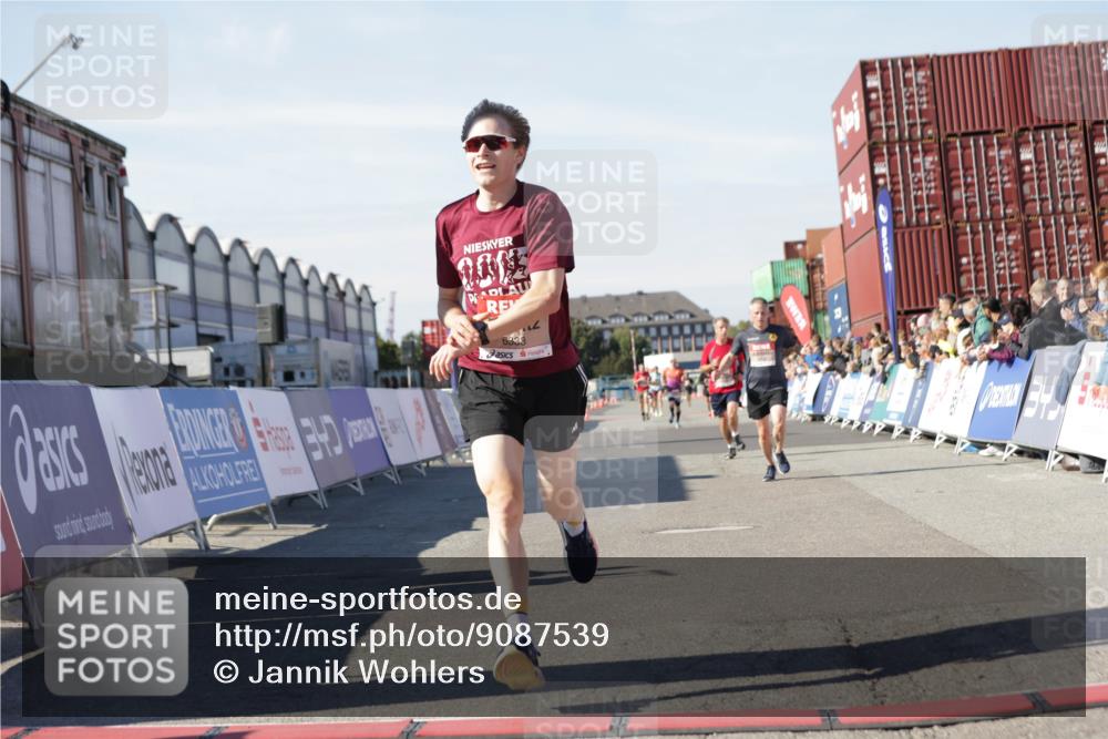 03.10.2025 - Köhlbrandbrückenlauf Jannik Wohlers http://msf.ph/oto/9087539 03.10.2025 12:53:15 Ziel 4142, 5786, 6333 meine-sportfotos.de