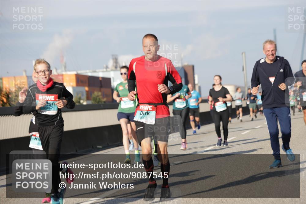 03.10.2025 - Köhlbrandbrückenlauf Jannik Wohlers http://msf.ph/oto/9087545 03.10.2025 09:57:45 Position 3 3648, 3028, 20 meine-sportfotos.de