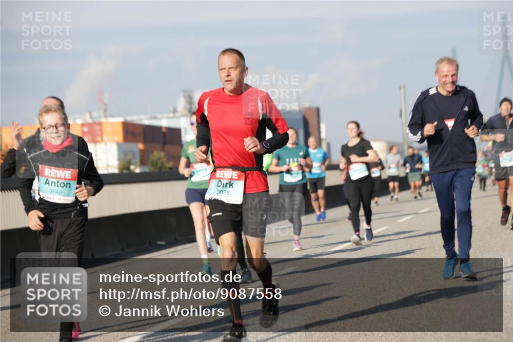 03.10.2025 - Köhlbrandbrückenlauf Jannik Wohlers http://msf.ph/oto/9087558 03.10.2025 09:57:45 Position 3 3648, 3028, 47 meine-sportfotos.de