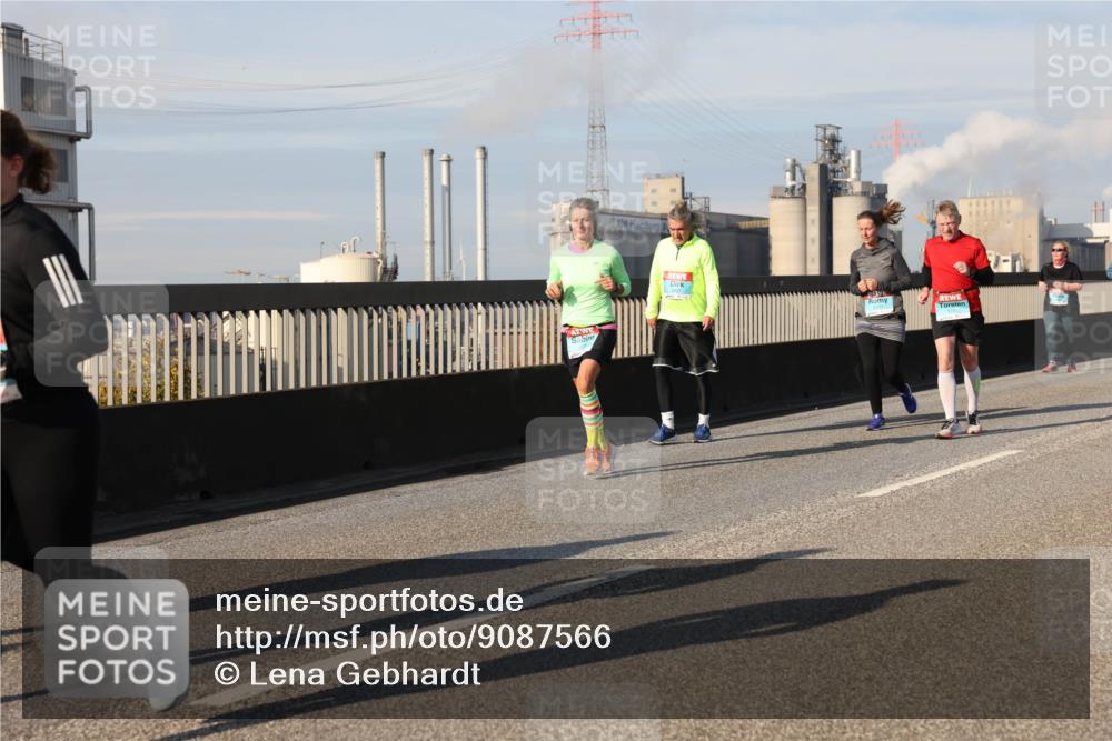 03.10.2025 - Köhlbrandbrückenlauf Lena Gebhardt http://msf.ph/oto/9087566 03.10.2025 10:06:24 Position 2  meine-sportfotos.de