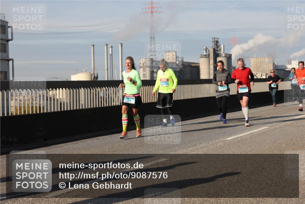 03.10.2025 - Köhlbrandbrückenlauf Lena Gebhardt http://msf.ph/oto/9087576 03.10.2025 10:06:24 Position 2 1775 meine-sportfotos.de