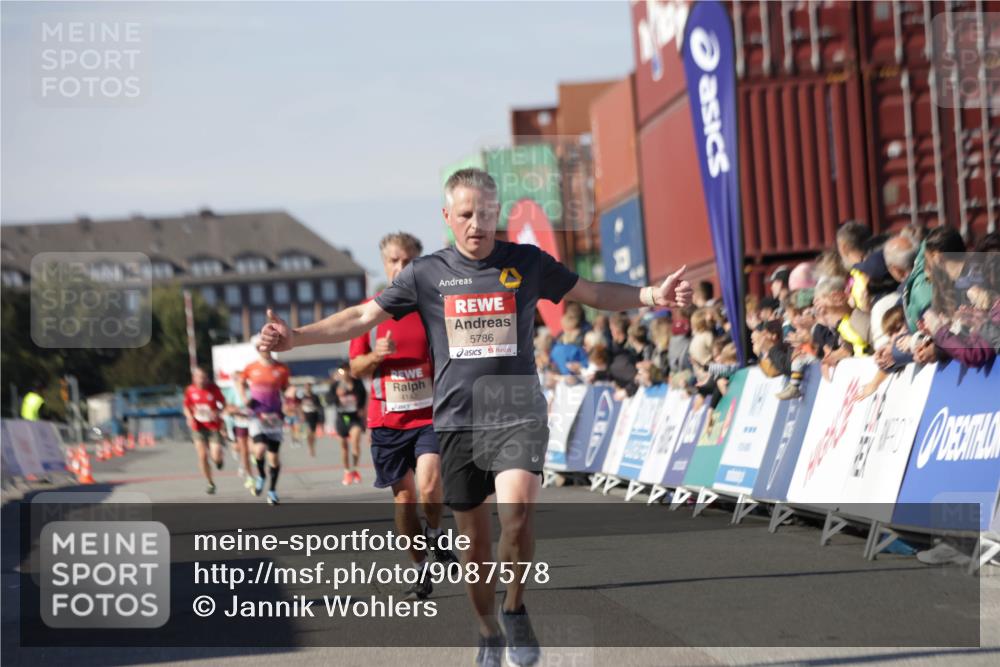 03.10.2025 - Köhlbrandbrückenlauf Jannik Wohlers http://msf.ph/oto/9087578 03.10.2025 12:53:16 Ziel 4142, 5786, 6333 meine-sportfotos.de