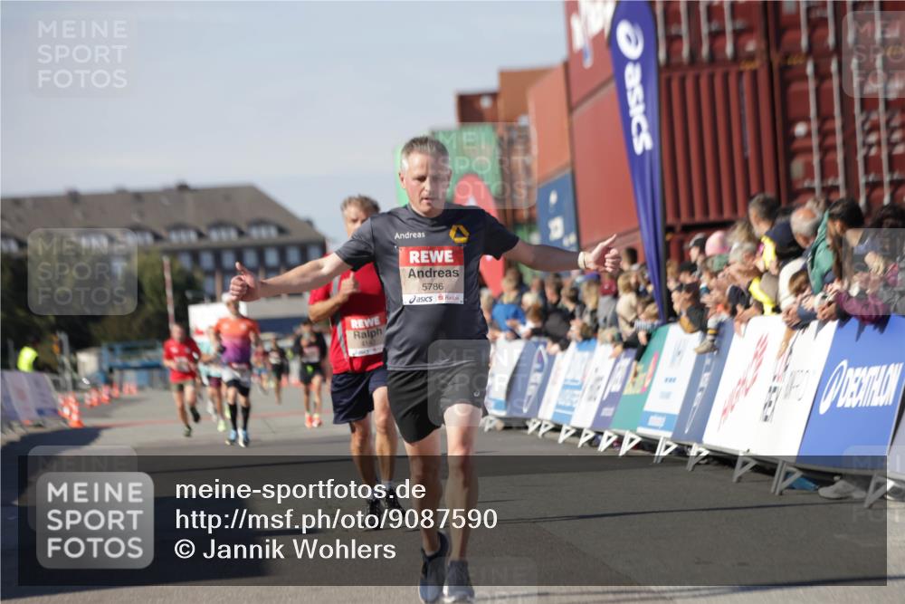 03.10.2025 - Köhlbrandbrückenlauf Jannik Wohlers http://msf.ph/oto/9087590 03.10.2025 12:53:16 Ziel 4142, 5786, 6333 meine-sportfotos.de