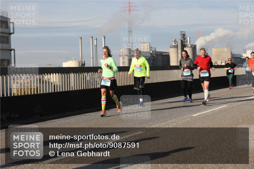 03.10.2025 - Köhlbrandbrückenlauf Lena Gebhardt http://msf.ph/oto/9087591 03.10.2025 10:06:24 Position 2 1775 meine-sportfotos.de