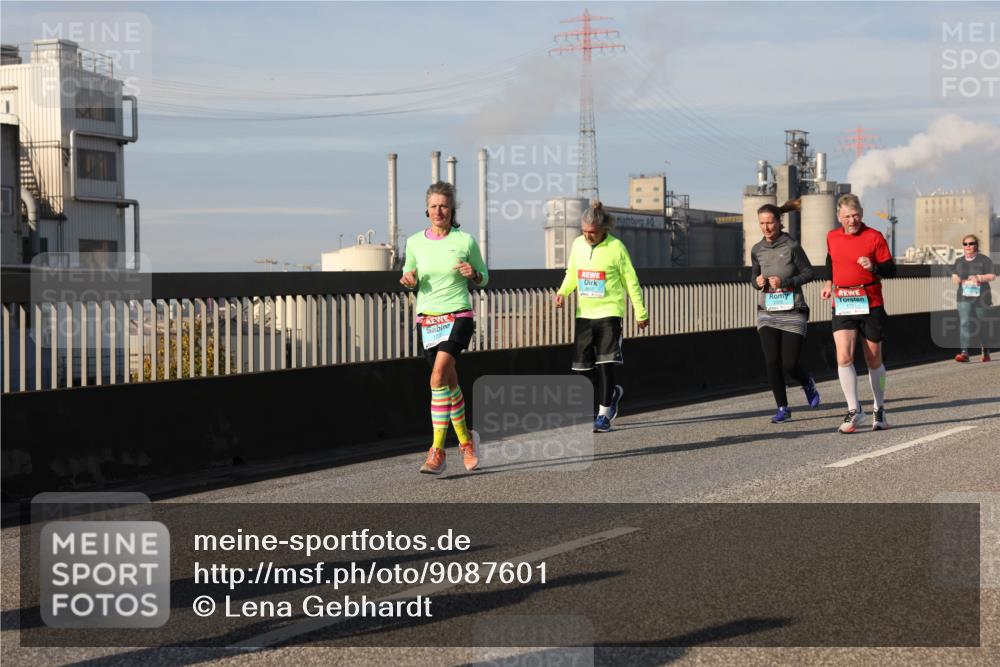 03.10.2025 - Köhlbrandbrückenlauf Lena Gebhardt http://msf.ph/oto/9087601 03.10.2025 10:06:24 Position 2  meine-sportfotos.de