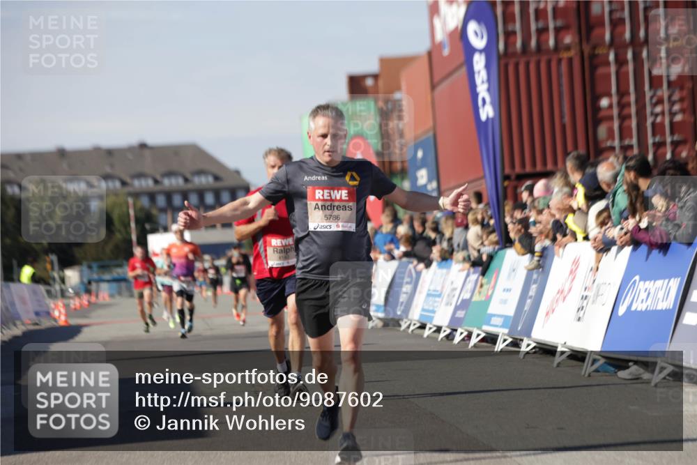 03.10.2025 - Köhlbrandbrückenlauf Jannik Wohlers http://msf.ph/oto/9087602 03.10.2025 12:53:16 Ziel 4142, 5786, 6333 meine-sportfotos.de