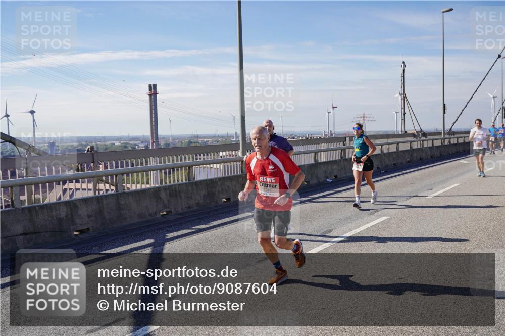 03.10.2025 - Köhlbrandbrückenlauf Michael Burmester http://msf.ph/oto/9087604 03.10.2025 12:44:10 Position 2 4310 meine-sportfotos.de