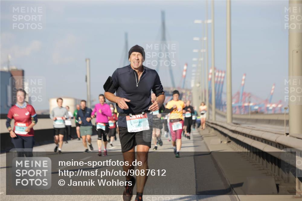 03.10.2025 - Köhlbrandbrückenlauf Jannik Wohlers http://msf.ph/oto/9087612 03.10.2025 09:57:49 Position 3 3750 meine-sportfotos.de