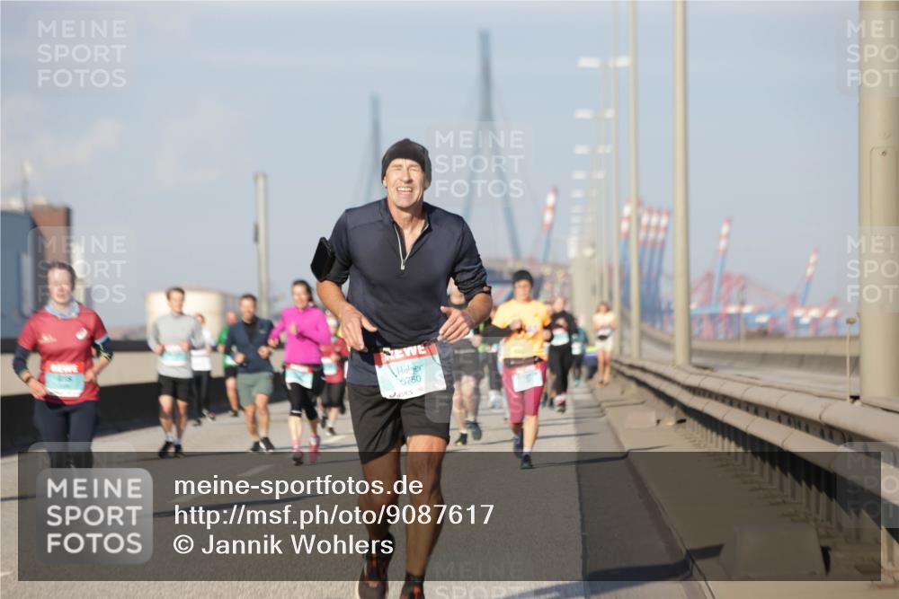 03.10.2025 - Köhlbrandbrückenlauf Jannik Wohlers http://msf.ph/oto/9087617 03.10.2025 09:57:49 Position 3 3750 meine-sportfotos.de