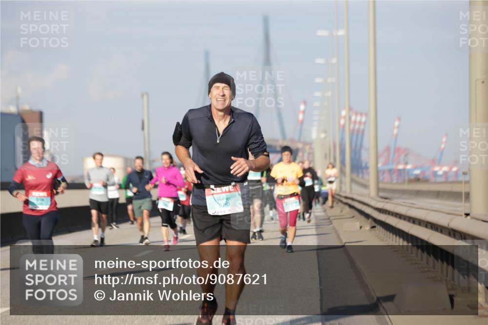 03.10.2025 - Köhlbrandbrückenlauf Jannik Wohlers http://msf.ph/oto/9087621 03.10.2025 09:57:49 Position 3 3750 meine-sportfotos.de