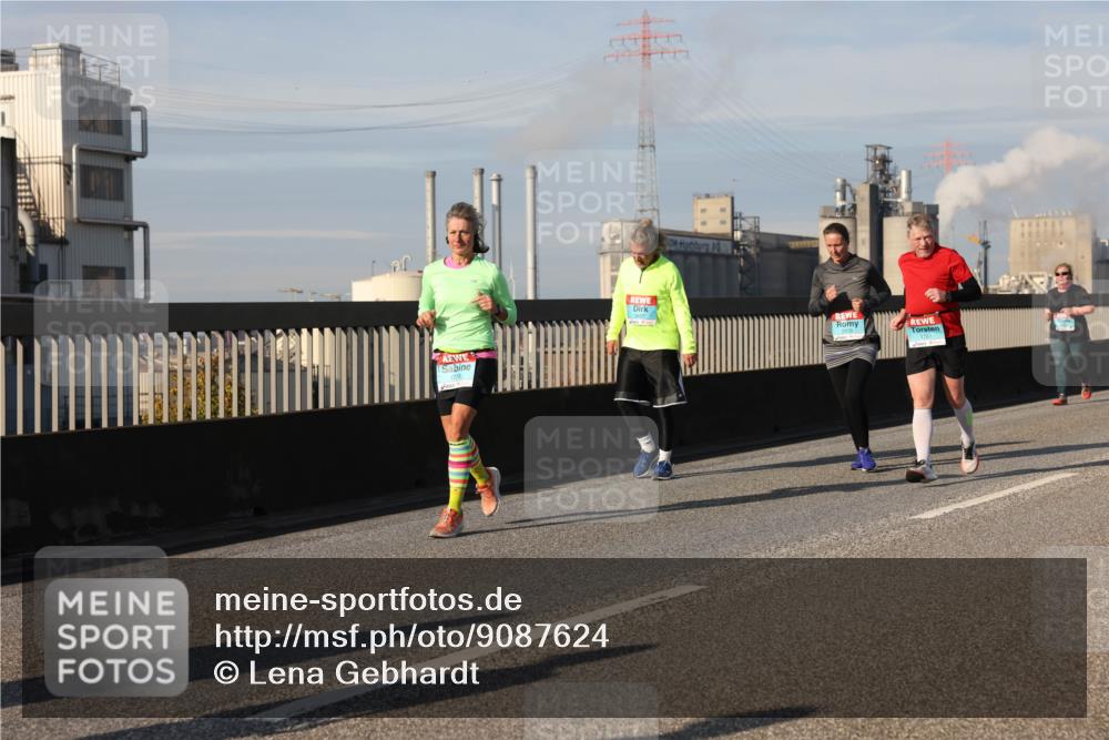 03.10.2025 - Köhlbrandbrückenlauf Lena Gebhardt http://msf.ph/oto/9087624 03.10.2025 10:06:25 Position 2 1775, 1781 meine-sportfotos.de