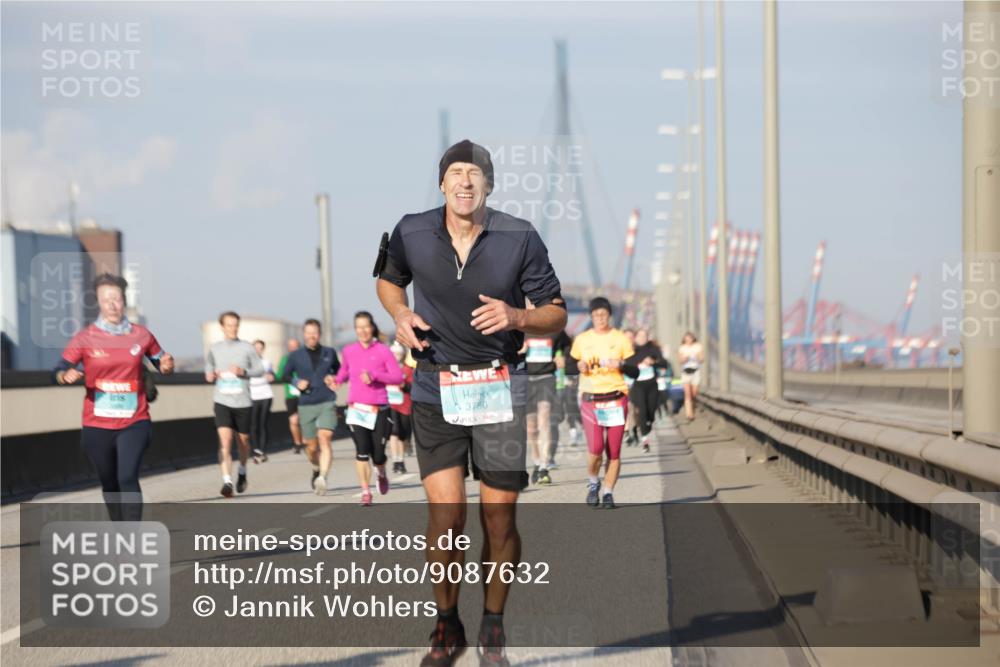 03.10.2025 - Köhlbrandbrückenlauf Jannik Wohlers http://msf.ph/oto/9087632 03.10.2025 09:57:49 Position 3 3750 meine-sportfotos.de