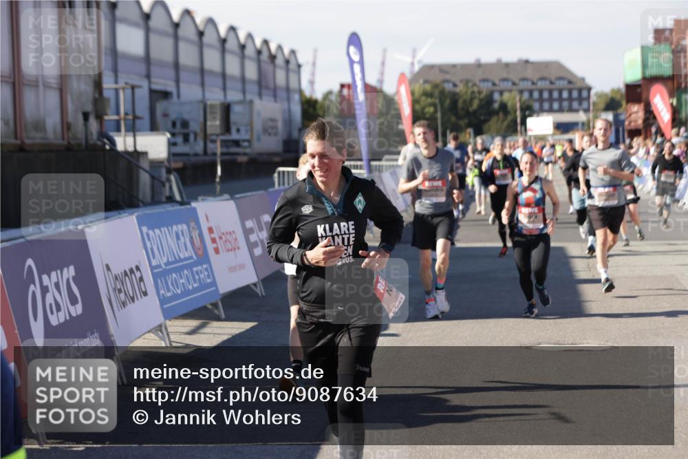 03.10.2025 - Köhlbrandbrückenlauf Jannik Wohlers http://msf.ph/oto/9087634 03.10.2025 13:19:06 Ziel 4143, 4630, 4631, 4632, 4676, 4816, 4876, 4889, 5027, 5304, 5449, 5858, 5974, 6088, 6117, 6127, 6267, 6475, 6573 meine-sportfotos.de