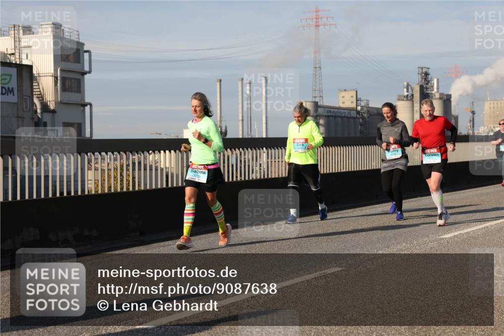 03.10.2025 - Köhlbrandbrückenlauf Lena Gebhardt http://msf.ph/oto/9087638 03.10.2025 10:06:25 Position 2 1775 meine-sportfotos.de