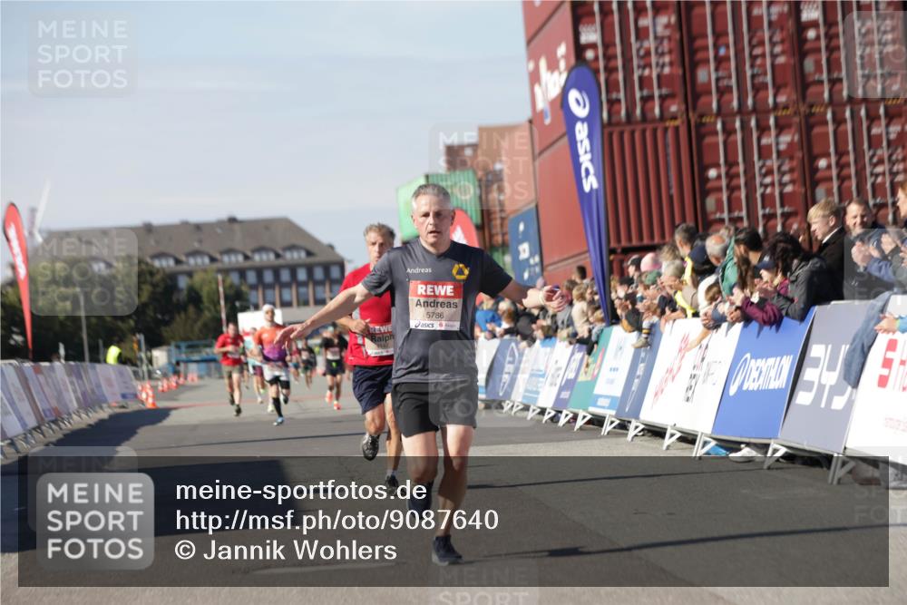 03.10.2025 - Köhlbrandbrückenlauf Jannik Wohlers http://msf.ph/oto/9087640 03.10.2025 12:53:16 Ziel 4142, 5786, 6333 meine-sportfotos.de