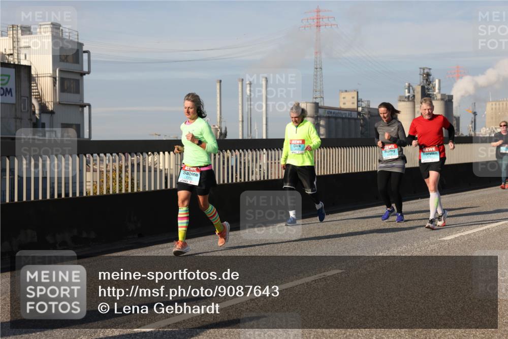 03.10.2025 - Köhlbrandbrückenlauf Lena Gebhardt http://msf.ph/oto/9087643 03.10.2025 10:06:25 Position 2 1775 meine-sportfotos.de