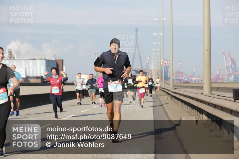 03.10.2025 - Köhlbrandbrückenlauf Jannik Wohlers http://msf.ph/oto/9087649 03.10.2025 09:57:50 Position 3 24, 3750 meine-sportfotos.de