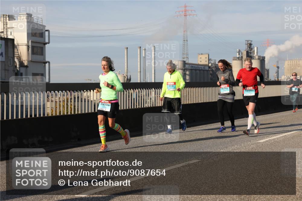 03.10.2025 - Köhlbrandbrückenlauf Lena Gebhardt http://msf.ph/oto/9087654 03.10.2025 10:06:25 Position 2 1775 meine-sportfotos.de