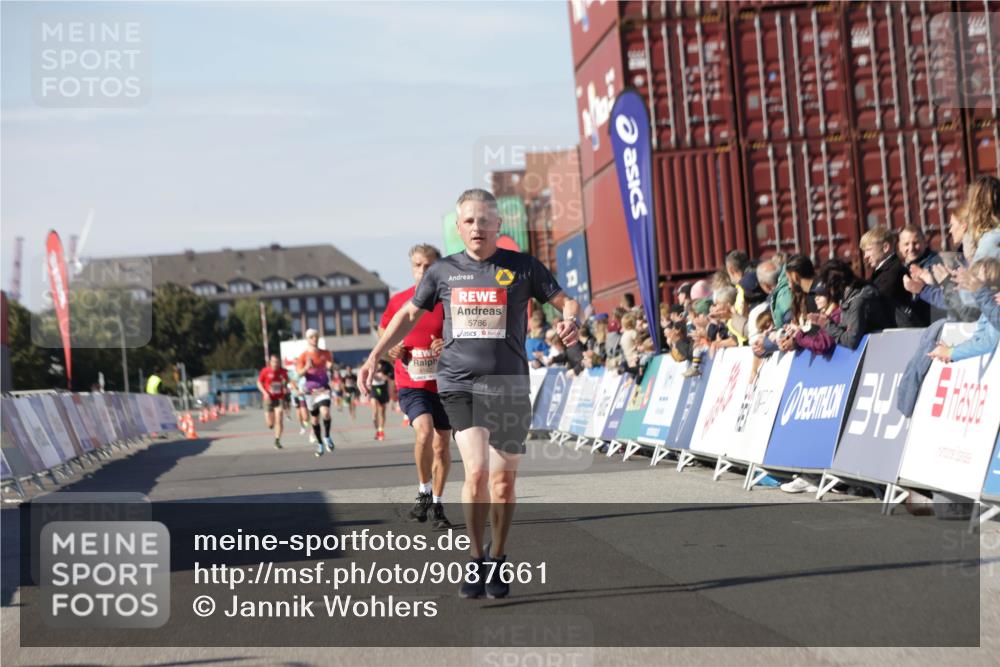03.10.2025 - Köhlbrandbrückenlauf Jannik Wohlers http://msf.ph/oto/9087661 03.10.2025 12:53:16 Ziel 4142, 5786, 6333 meine-sportfotos.de