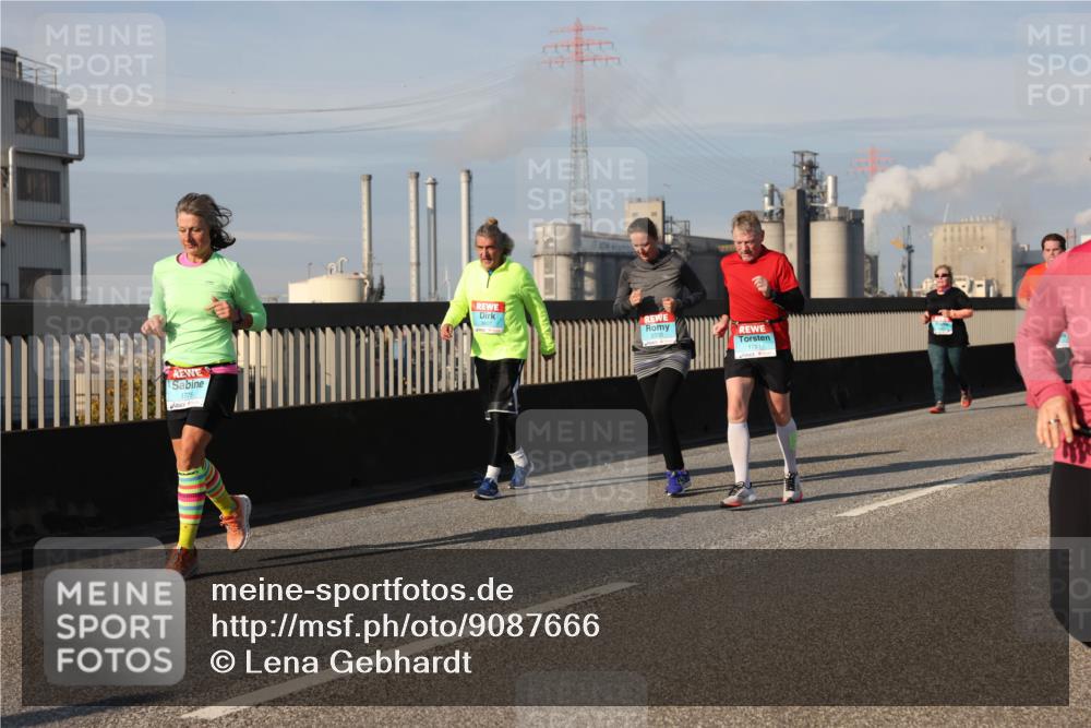 03.10.2025 - Köhlbrandbrückenlauf Lena Gebhardt http://msf.ph/oto/9087666 03.10.2025 10:06:25 Position 2 1775 meine-sportfotos.de
