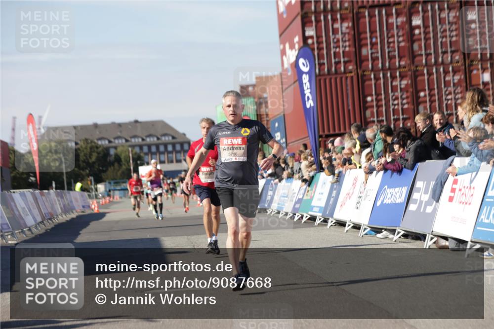 03.10.2025 - Köhlbrandbrückenlauf Jannik Wohlers http://msf.ph/oto/9087668 03.10.2025 12:53:17 Ziel 4142, 5786, 6333 meine-sportfotos.de