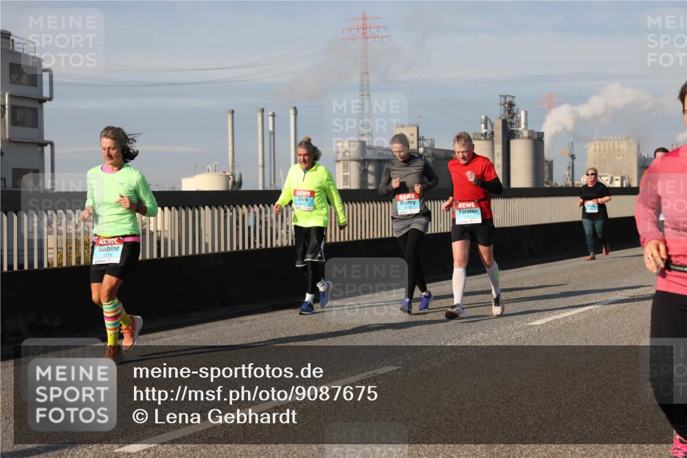 03.10.2025 - Köhlbrandbrückenlauf Lena Gebhardt http://msf.ph/oto/9087675 03.10.2025 10:06:25 Position 2 1775, 44 meine-sportfotos.de