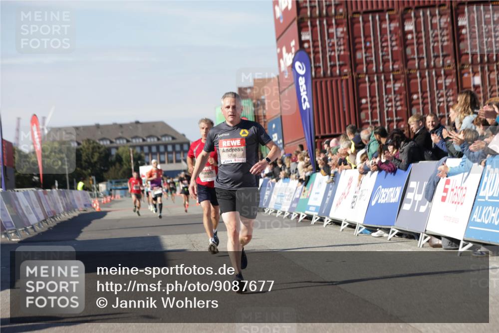 03.10.2025 - Köhlbrandbrückenlauf Jannik Wohlers http://msf.ph/oto/9087677 03.10.2025 12:53:17 Ziel 4142, 5786, 6333 meine-sportfotos.de