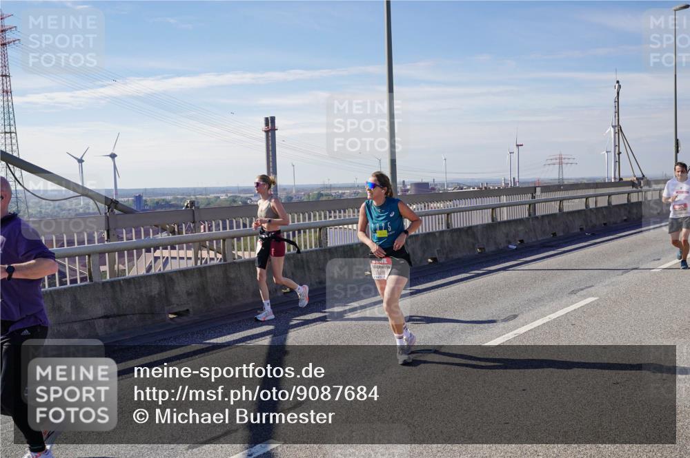 03.10.2025 - Köhlbrandbrückenlauf Michael Burmester http://msf.ph/oto/9087684 03.10.2025 12:44:12 Position 2 025 meine-sportfotos.de