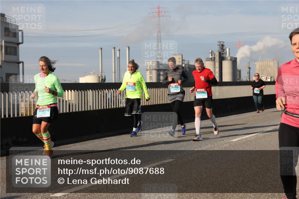 03.10.2025 - Köhlbrandbrückenlauf Lena Gebhardt http://msf.ph/oto/9087688 03.10.2025 10:06:25 Position 2 1775, 1781 meine-sportfotos.de