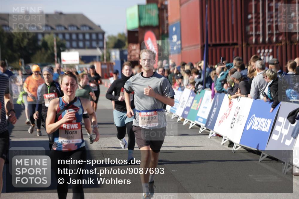 03.10.2025 - Köhlbrandbrückenlauf Jannik Wohlers http://msf.ph/oto/9087693 03.10.2025 13:19:08 Ziel 4143, 4630, 4631, 4632, 4676, 4690, 4727, 4816, 4876, 5027, 5304, 5449, 5858, 6088, 6117, 6127, 6475, 6573 meine-sportfotos.de