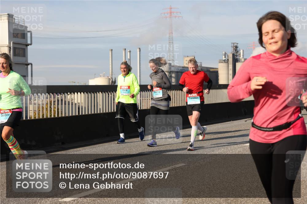 03.10.2025 - Köhlbrandbrückenlauf Lena Gebhardt http://msf.ph/oto/9087697 03.10.2025 10:06:26 Position 2 177, 2320, 1781 meine-sportfotos.de