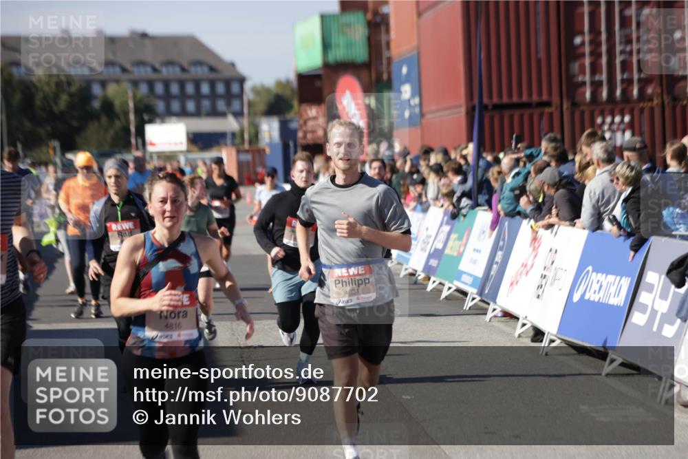 03.10.2025 - Köhlbrandbrückenlauf Jannik Wohlers http://msf.ph/oto/9087702 03.10.2025 13:19:08 Ziel 4143, 4630, 4631, 4632, 4676, 4690, 4727, 4816, 4876, 5027, 5304, 5449, 5858, 6088, 6117, 6127, 6475, 6573 meine-sportfotos.de
