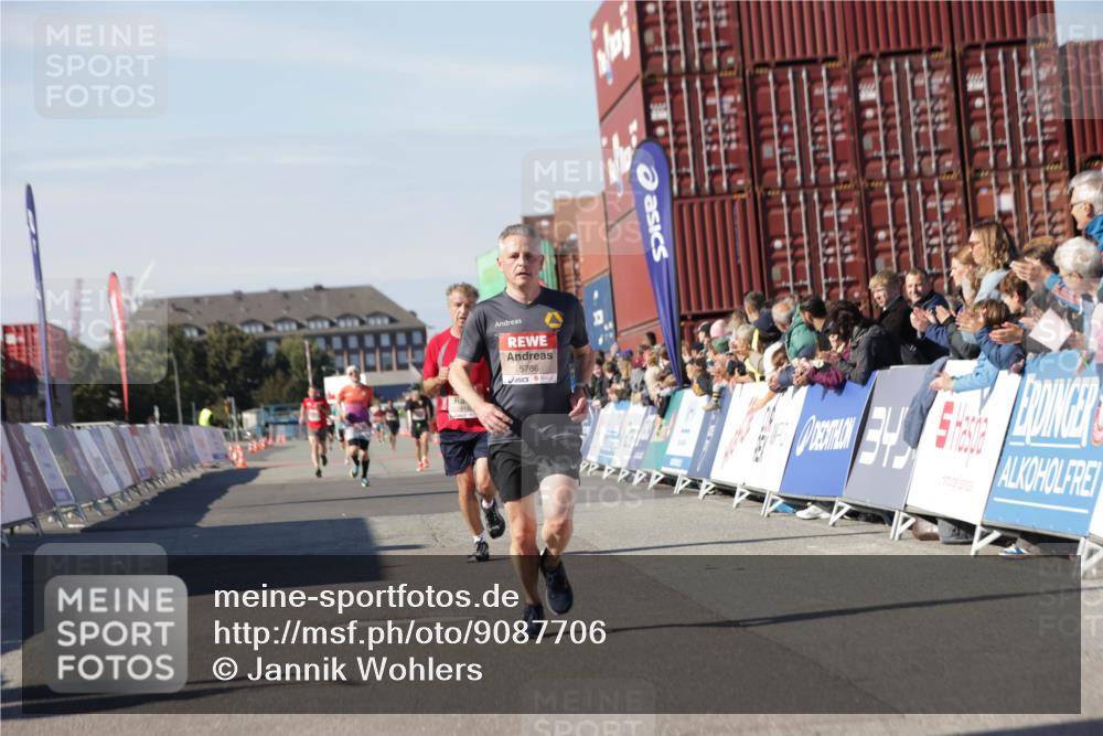 03.10.2025 - Köhlbrandbrückenlauf Jannik Wohlers http://msf.ph/oto/9087706 03.10.2025 12:53:17 Ziel 4142, 5786, 6333 meine-sportfotos.de