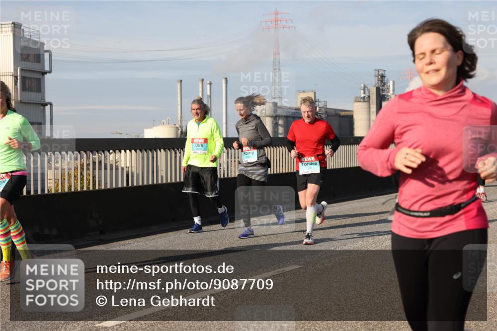 03.10.2025 - Köhlbrandbrückenlauf Lena Gebhardt http://msf.ph/oto/9087709 03.10.2025 10:06:26 Position 2 3607, 2320, 1781 meine-sportfotos.de