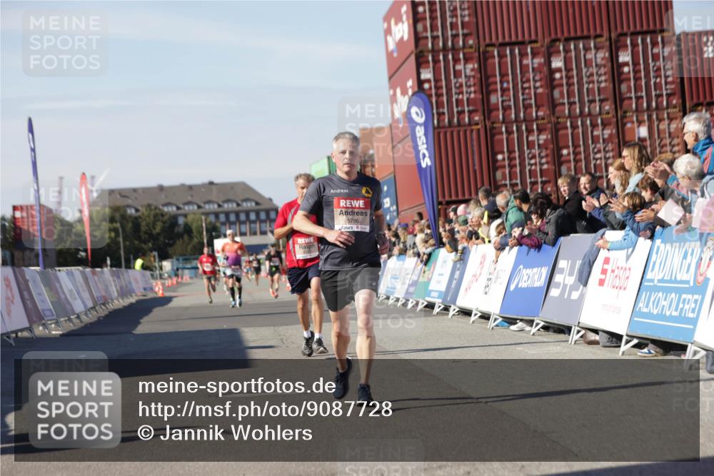 03.10.2025 - Köhlbrandbrückenlauf Jannik Wohlers http://msf.ph/oto/9087728 03.10.2025 12:53:17 Ziel 4142, 5786, 6333 meine-sportfotos.de