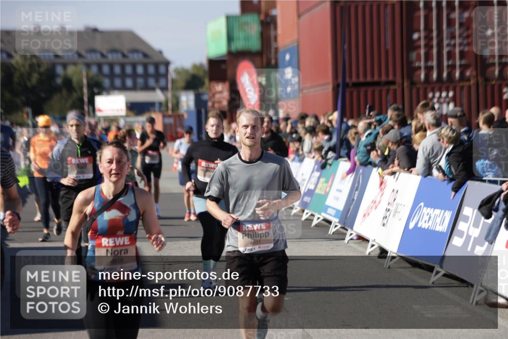 03.10.2025 - Köhlbrandbrückenlauf Jannik Wohlers http://msf.ph/oto/9087733 03.10.2025 13:19:08 Ziel 4143, 4630, 4631, 4632, 4676, 4690, 4727, 4816, 4876, 5027, 5304, 5449, 5858, 6088, 6117, 6127, 6475, 6573 meine-sportfotos.de